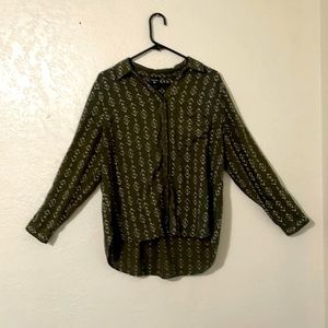 Women’s XLG 16-18 Button Up Blouse